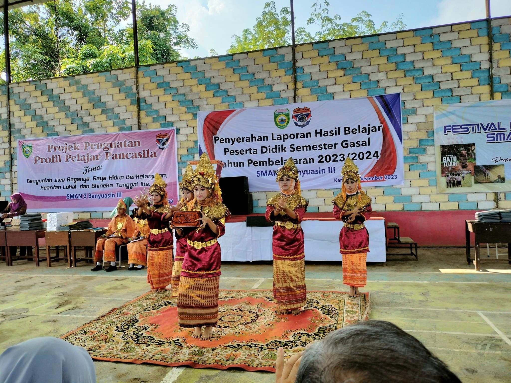 Pembagian hasil belajar siswa. SMAN 3 Banyuasin Pembagian hasil belajar siswa. SMAN 3 Banyuasin