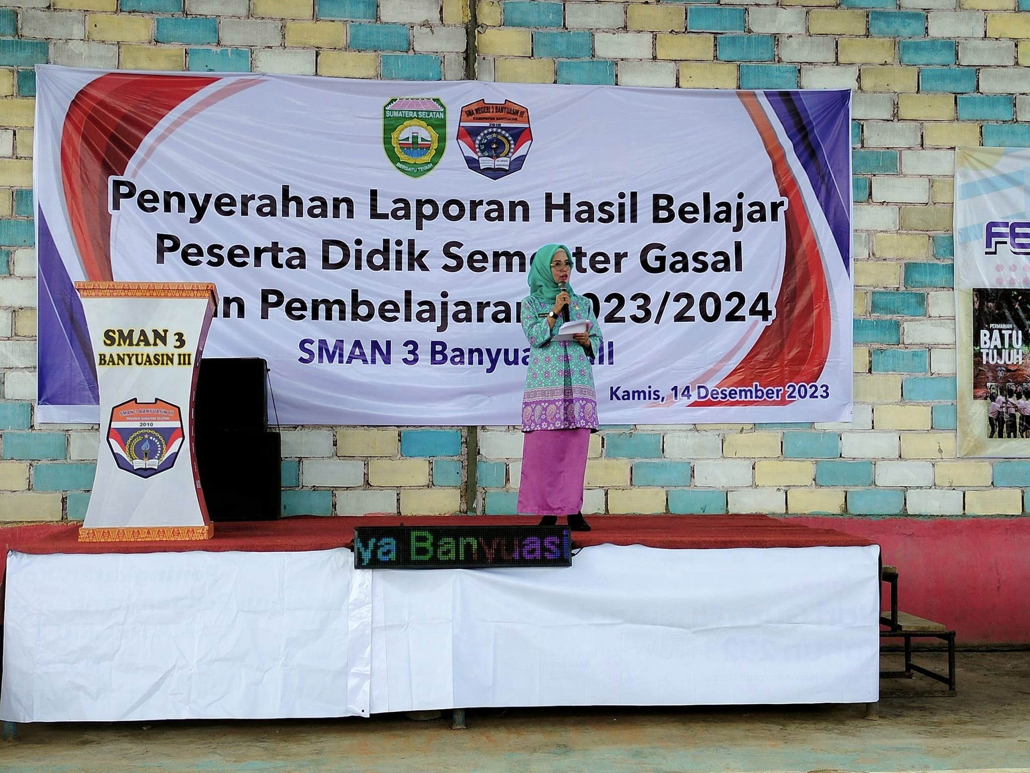 Pembagian hasil belajar siswa. SMAN 3 Banyuasin Pembagian hasil belajar siswa. SMAN 3 Banyuasin
