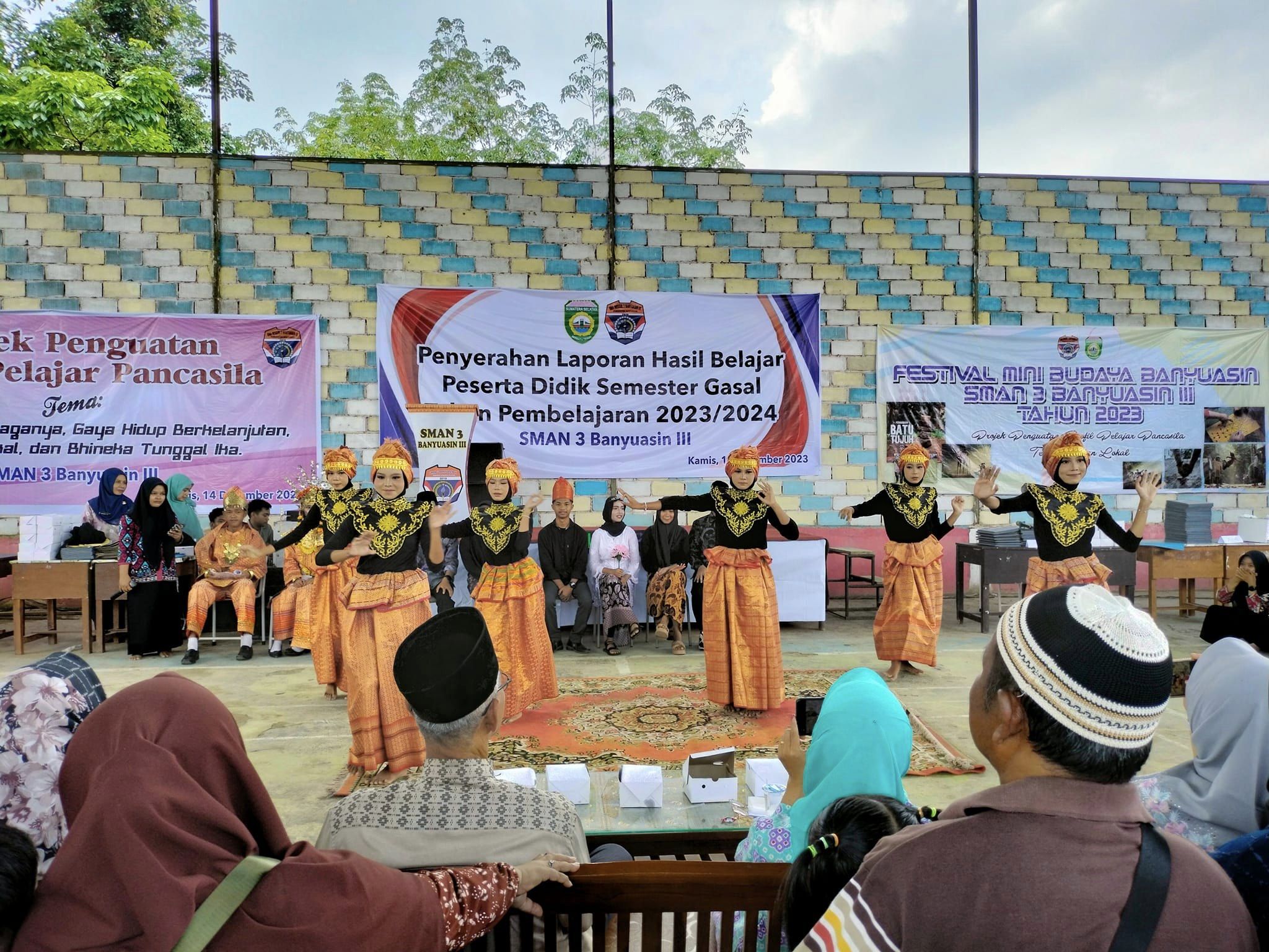 Pembagian hasil belajar siswa. SMAN 3 Banyuasin Pembagian hasil belajar siswa. SMAN 3 Banyuasin