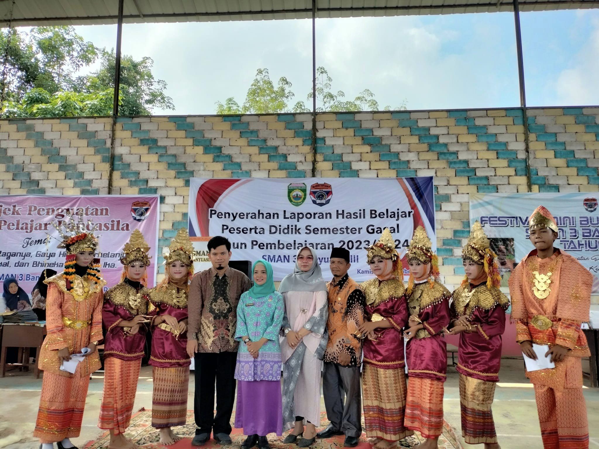 Pembagian hasil belajar siswa. SMAN 3 Banyuasin Pembagian hasil belajar siswa. SMAN 3 Banyuasin