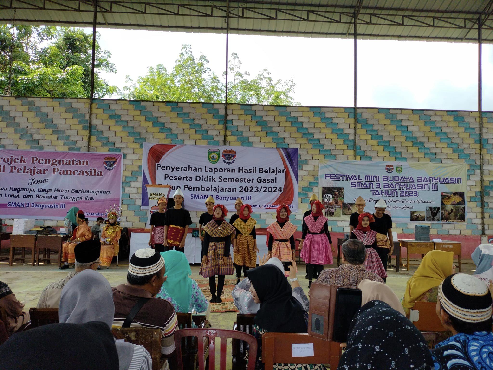 Pembagian hasil belajar siswa. SMAN 3 Banyuasin Pembagian hasil belajar siswa. SMAN 3 Banyuasin