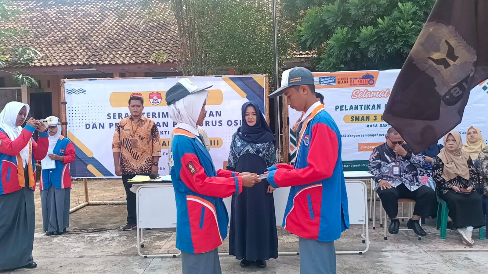 Smantiba Lantik Serentak Pengurus OSIS, Pengurus Rohis serta Pemilihan Bujang Gadis SMANTIBA Smantiba Lantik Serentak Pengurus OSIS, Pengurus Rohis serta Pemilihan Bujang Gadis SMANTIBA