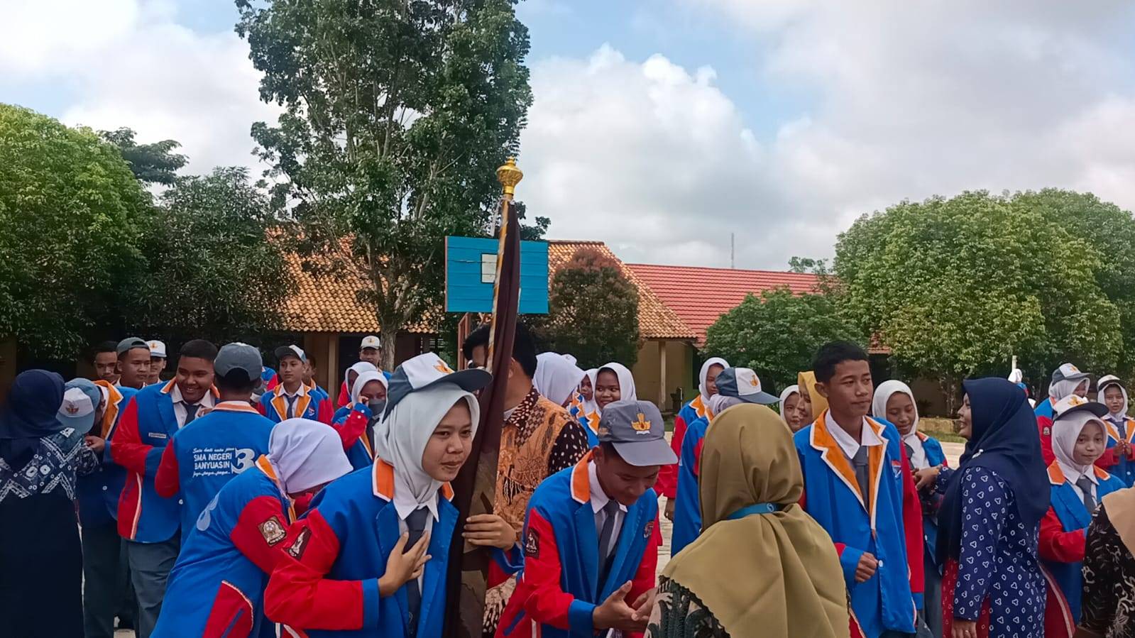 Smantiba Lantik Serentak Pengurus OSIS, Pengurus Rohis serta Pemilihan Bujang Gadis SMANTIBA Smantiba Lantik Serentak Pengurus OSIS, Pengurus Rohis serta Pemilihan Bujang Gadis SMANTIBA